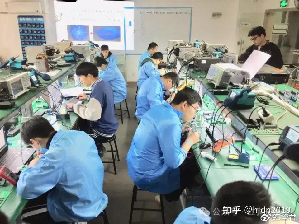 國賽實(shí)訓(xùn)聚焦數(shù)字產(chǎn)品檢測與維護(hù)，計(jì)算機(jī)服務(wù)能力再提升